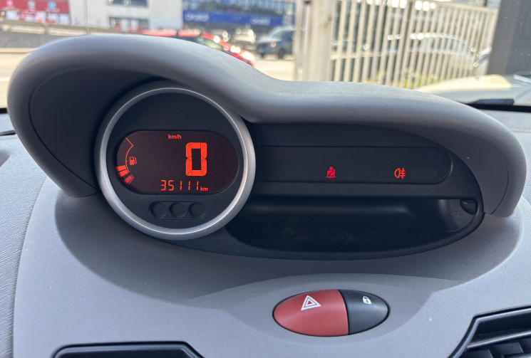 Renault Twingo II 1.2 LEV 16V 75CH AUTHENTIQUE * DISTRIBUTION NEUVE * 1ere MAIN 