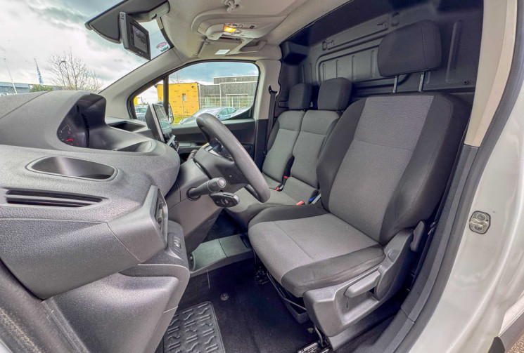 Peugeot Partner STANDARD L1 1.000Kg 1.2 110cv ASPHALT Cabine Extenso Suivi complet Peugeot