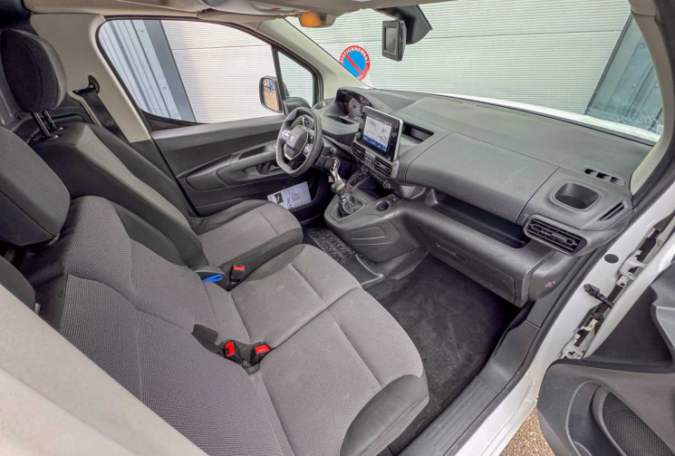 Peugeot Partner STANDARD L1 1.000Kg 1.2 110cv ASPHALT Cabine Extenso Suivi complet Peugeot