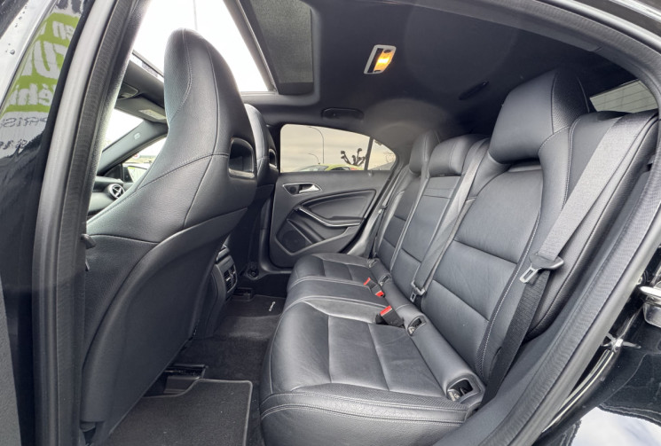 Mercedes Classe A A 45 AMG 4Matic / ENTRETIEN MERCEDES / TOIT OUVRANT / LIGNE PERF / CARPLAY