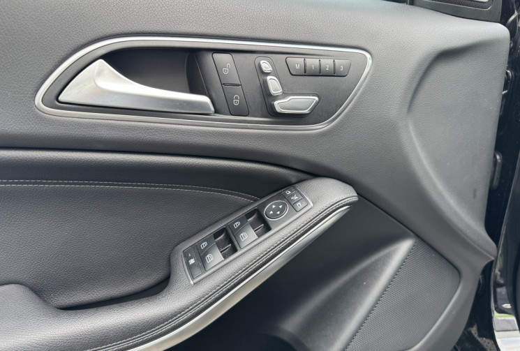 Mercedes Classe A A 45 AMG 4Matic / ENTRETIEN MERCEDES / TOIT OUVRANT / LIGNE PERF / CARPLAY