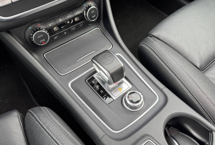Mercedes Classe A A 45 AMG 4Matic / ENTRETIEN MERCEDES / TOIT OUVRANT / LIGNE PERF / CARPLAY