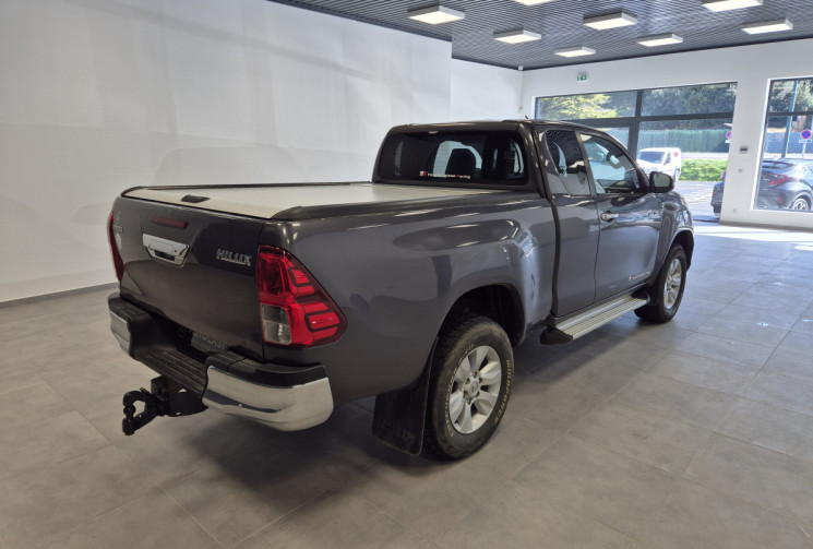 Toyota HILUX Legend 2.4 D-4D 150 Attelage + Protection de benne + rail aluminium