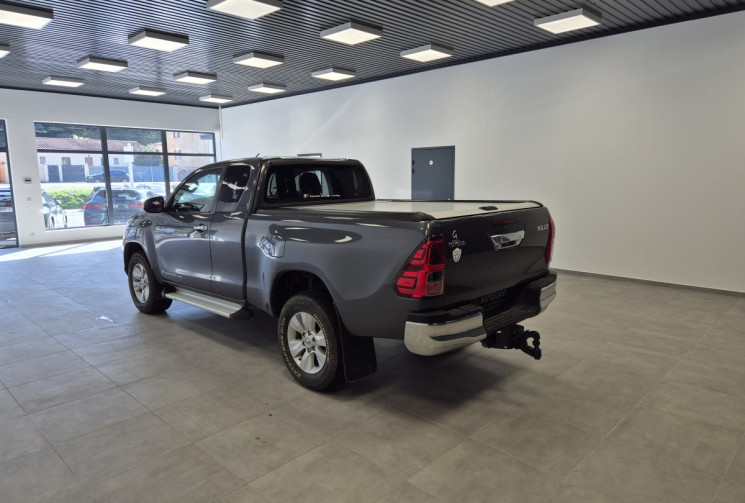 Toyota HILUX Legend 2.4 D-4D 150 Attelage + Protection de benne + rail aluminium