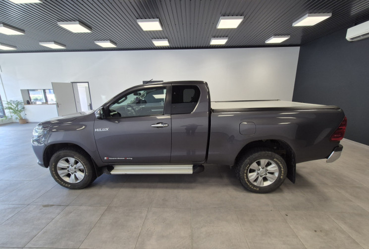 Toyota HILUX Legend 2.4 D-4D 150 Attelage + Protection de benne + rail aluminium