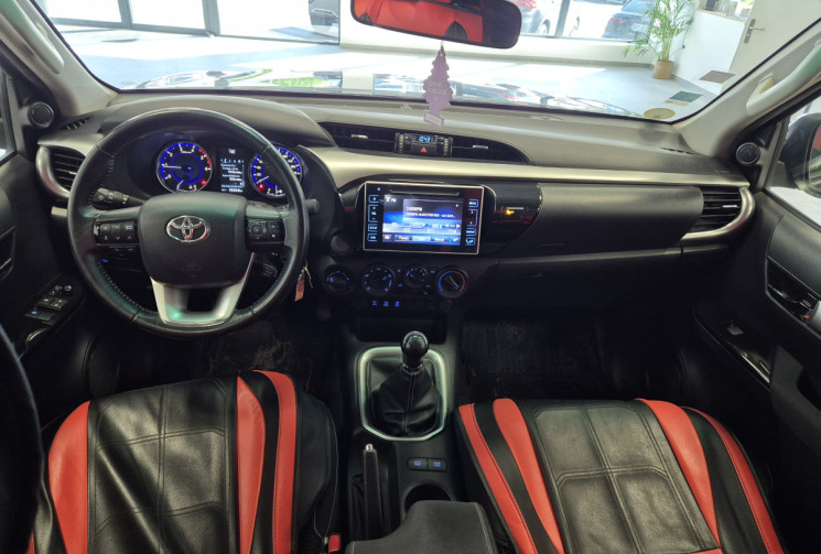 Toyota HILUX Legend 2.4 D-4D 150 Attelage + Protection de benne + rail aluminium