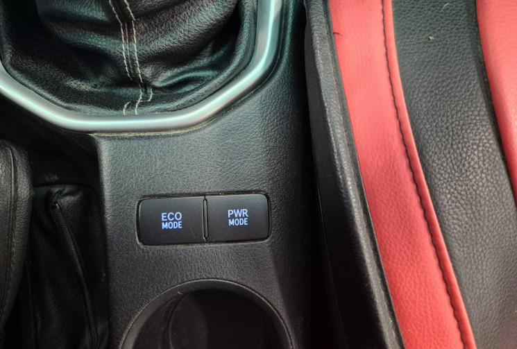 Toyota HILUX Legend 2.4 D-4D 150 Attelage + Protection de benne + rail aluminium