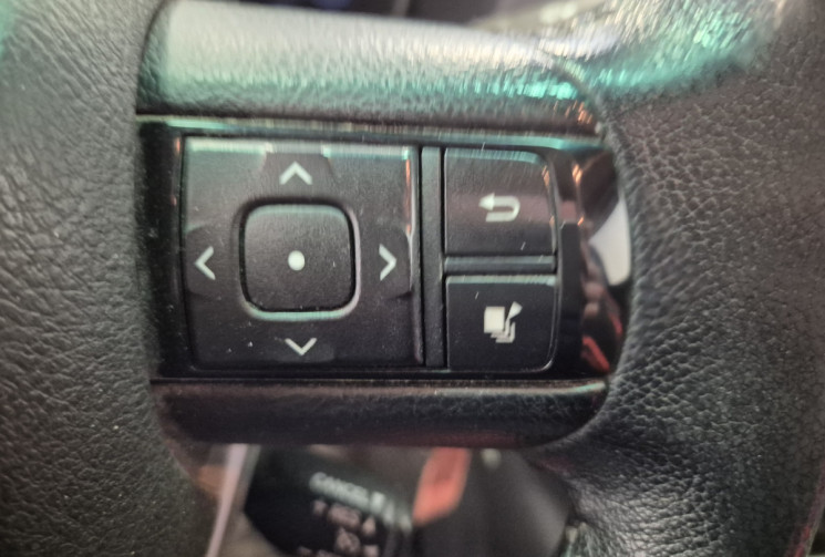 Toyota HILUX Legend 2.4 D-4D 150 Attelage + Protection de benne + rail aluminium