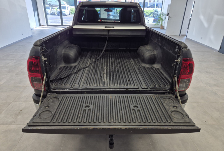 Toyota HILUX Legend 2.4 D-4D 150 Attelage + Protection de benne + rail aluminium