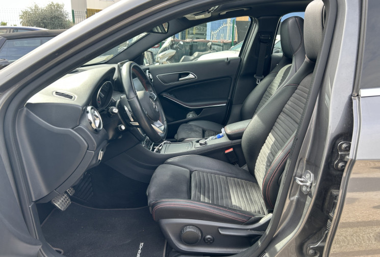 Mercedes GLA 220 D 170 Ch FASCINATION PACK AMG 7G-DCT * 1ER MAIN * TOIT OUVRANT * CAMERA 