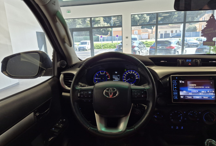 Toyota HILUX Legend 2.4 D-4D 150 Attelage + Protection de benne + rail aluminium