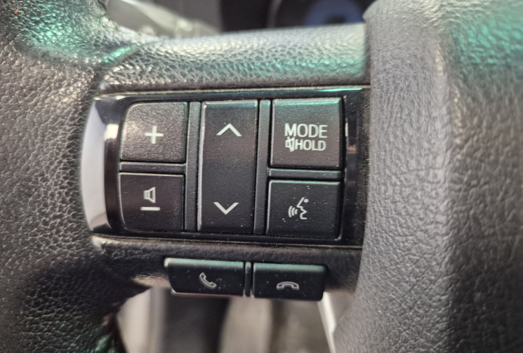 Toyota HILUX Legend 2.4 D-4D 150 Attelage + Protection de benne + rail aluminium