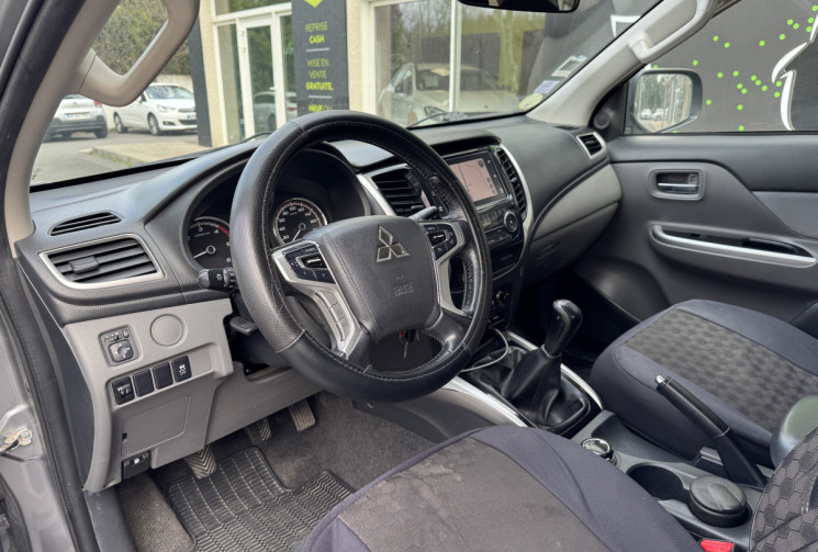 Mitsubishi L200 2.4 DI-D 181 4WD CLUB CAB INTENS CONNECT * RIDEAU DE BENNE * ATTELAGE * 