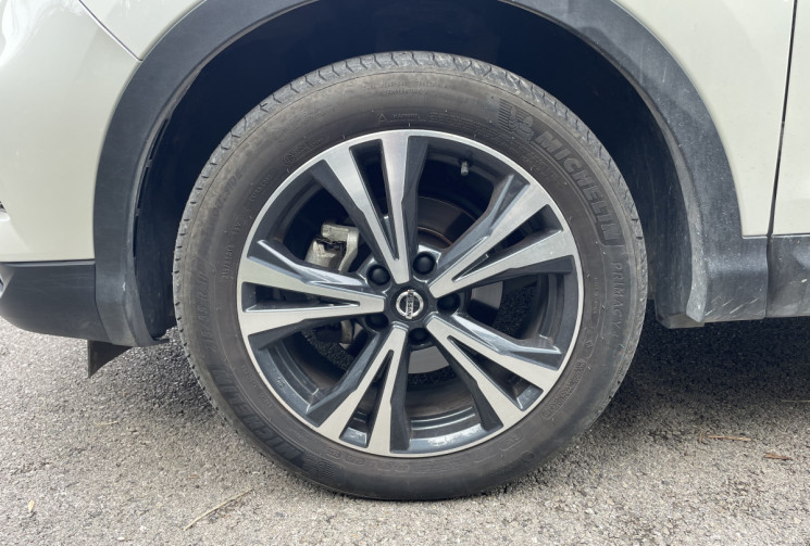 Nissan Qashqai 1.7 dCi 4WD X-Tronic 149 cv N-Connecta / Suivi complet