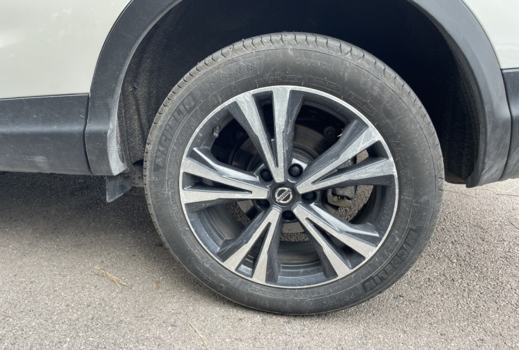 Nissan Qashqai 1.7 dCi 4WD X-Tronic 149 cv N-Connecta / Suivi complet