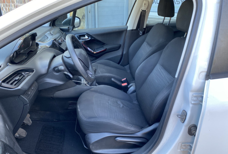 Peugeot 208 1.2 VTI 82CV ACCES