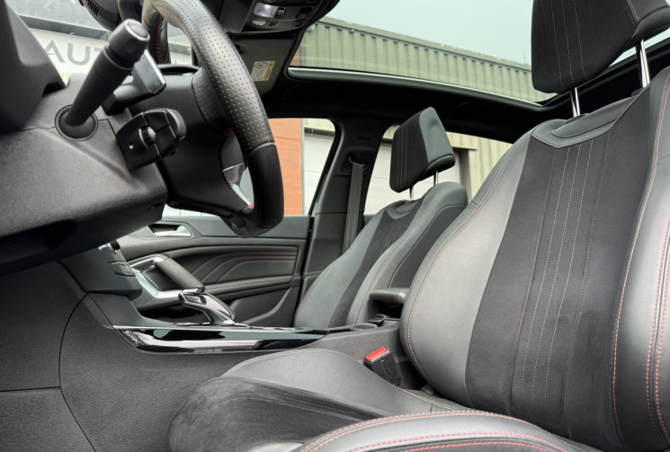 Peugeot 308 GT Line 1.2 130CH S&S EAT8 / CARPLAY/ SIEGES CHAUFFANTS ET MASSANTS