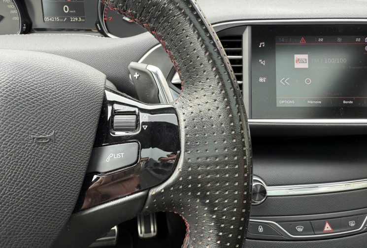 Peugeot 308 GT Line 1.2 130CH S&S EAT8 / CARPLAY/ SIEGES CHAUFFANTS ET MASSANTS