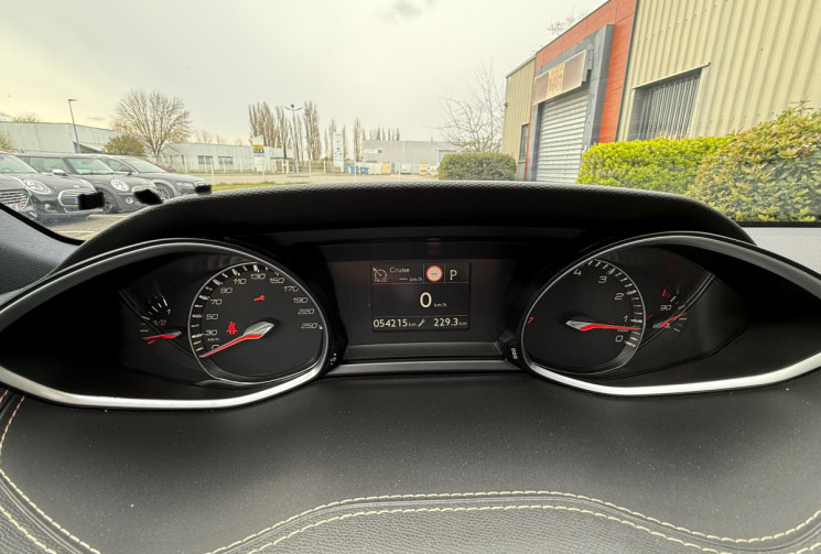 Peugeot 308 GT Line 1.2 130CH S&S EAT8 / CARPLAY/ SIEGES CHAUFFANTS ET MASSANTS