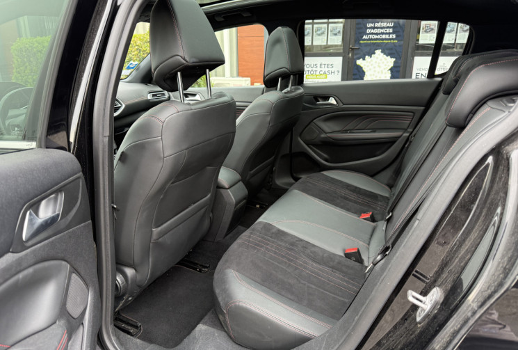 Peugeot 308 GT Line 1.2 130CH S&S EAT8 / CARPLAY/ SIEGES CHAUFFANTS ET MASSANTS