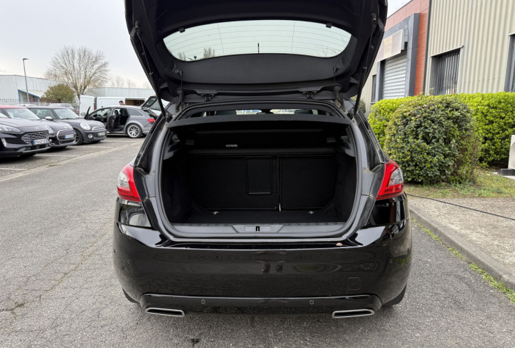 Peugeot 308 GT Line 1.2 130CH S&S EAT8 / CARPLAY/ SIEGES CHAUFFANTS ET MASSANTS