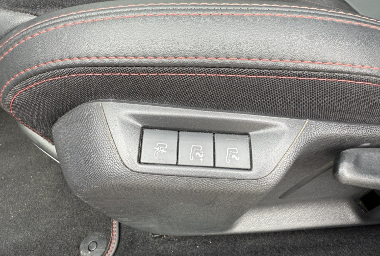 Peugeot 308 GT Line 1.2 130CH S&S EAT8 / CARPLAY/ SIEGES CHAUFFANTS ET MASSANTS