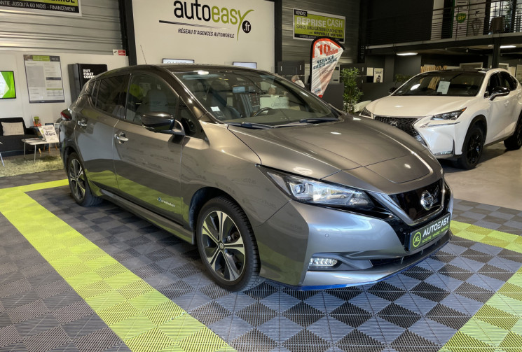 Nissan LEAF TEKNA 62KWH 215 CH PREMIÈRE MAIN