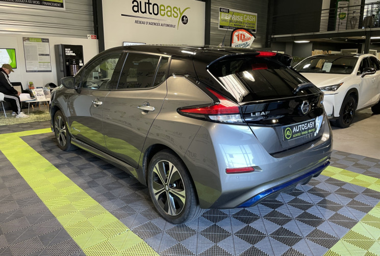 Nissan LEAF TEKNA 62KWH 215 CH PREMIÈRE MAIN