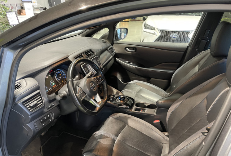 Nissan LEAF TEKNA 62KWH 215 CH PREMIÈRE MAIN