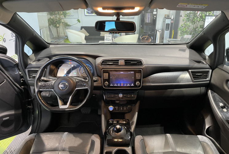Nissan LEAF TEKNA 62KWH 215 CH PREMIÈRE MAIN