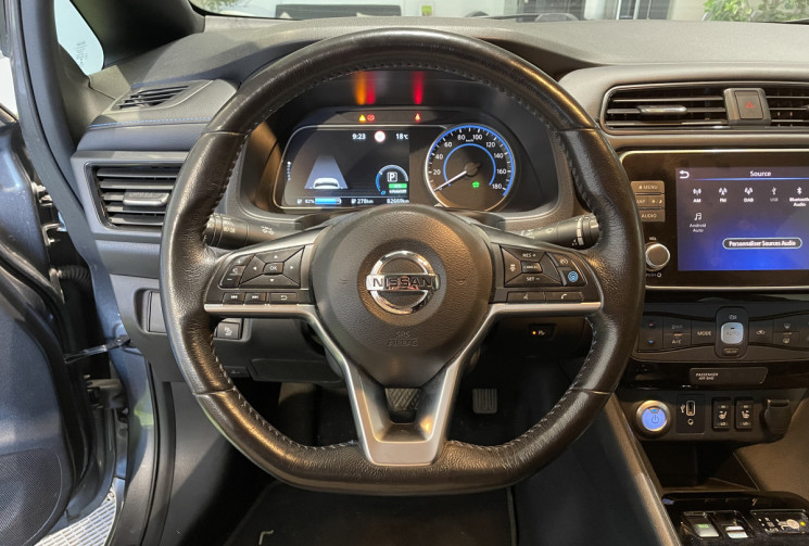 Nissan LEAF TEKNA 62KWH 215 CH PREMIÈRE MAIN