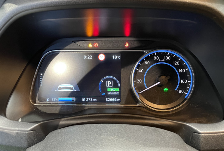 Nissan LEAF TEKNA 62KWH 215 CH PREMIÈRE MAIN