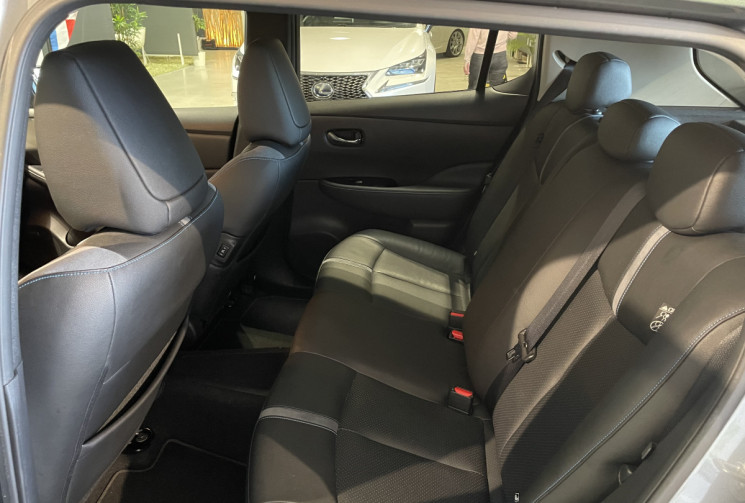 Nissan LEAF TEKNA 62KWH 215 CH PREMIÈRE MAIN