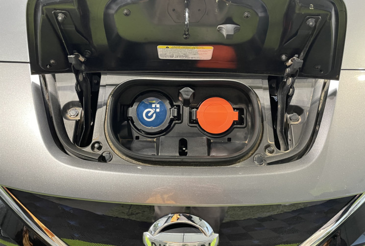 Nissan LEAF TEKNA 62KWH 215 CH PREMIÈRE MAIN