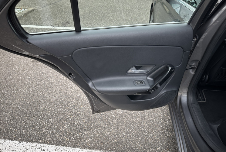 Mercedes Classe A 180 d 116ch Style Line 7G-DCT / Entretien complet / Caméra / Carplay Androidauto