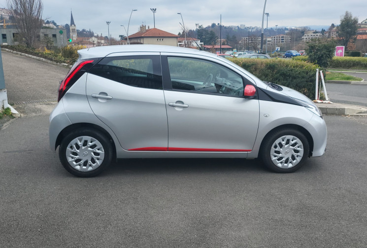 Toyota Aygo VVT-i  X PLAY