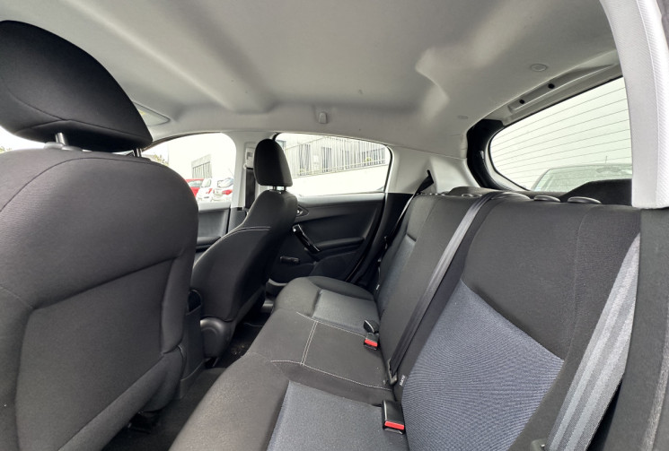 Peugeot 208 1.5 BlueHDi 100 Active Garantie premium jusqu'en 11/2026