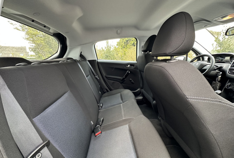 Peugeot 208 1.5 BlueHDi 100 Active Garantie premium jusqu'en 11/2026