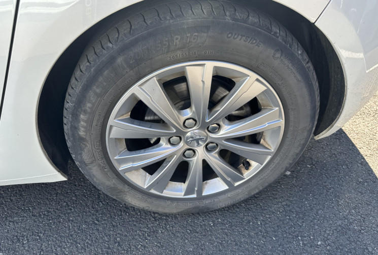 Peugeot 308 1.2 THP Puretech EAT8 130 STYLE / COURROIE FAITE
