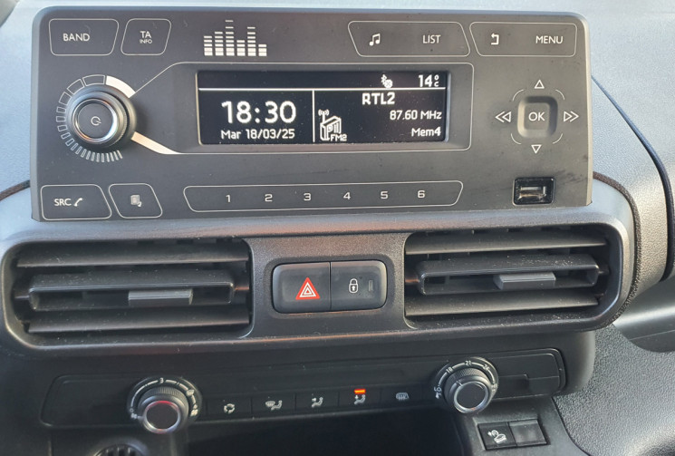 Peugeot Partner 1.6 BLUEHDI 100 S&S 1000KG STANDARD GRIP + ATTELAGE