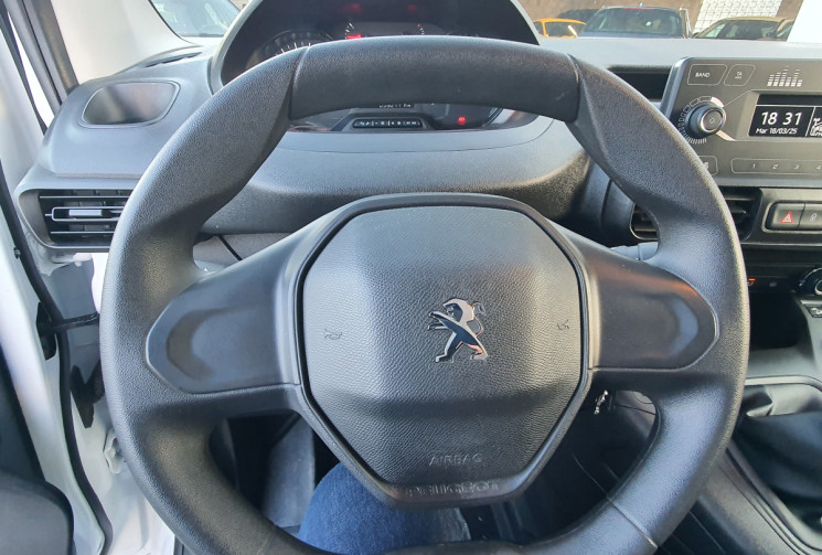 Peugeot Partner 1.6 BLUEHDI 100 S&S 1000KG STANDARD GRIP + ATTELAGE