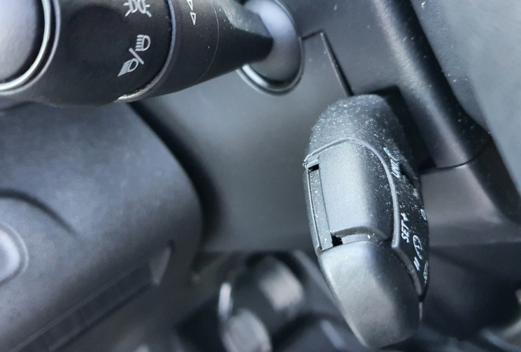 Peugeot Partner 1.6 BLUEHDI 100 S&S 1000KG STANDARD GRIP + ATTELAGE