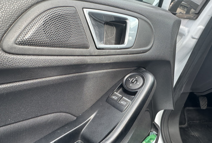 Ford FIESTA  1.25 i 16V 82 FUN RADAR AR