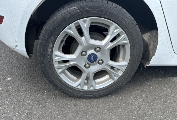 Ford FIESTA  1.25 i 16V 82 FUN RADAR AR