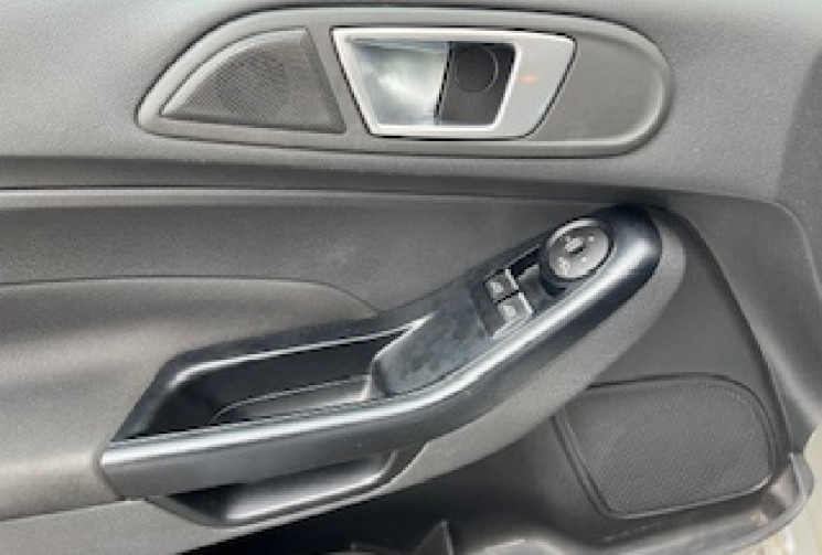 Ford Fiesta VI Phase 2 1.5 TDCi WHITE