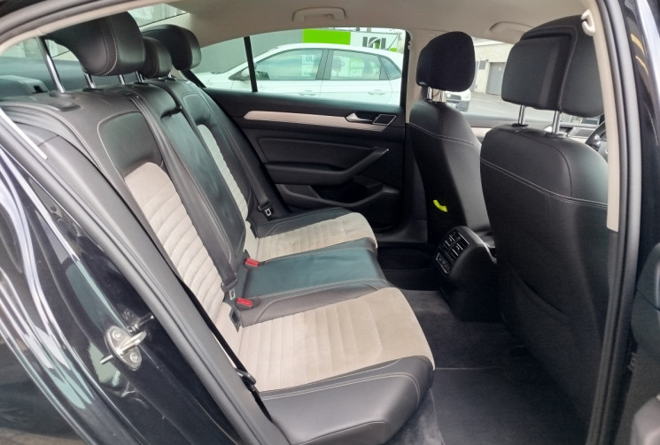 Volkswagen Passat B8 2.0 TDI DSG6 150 cv R line Carat 