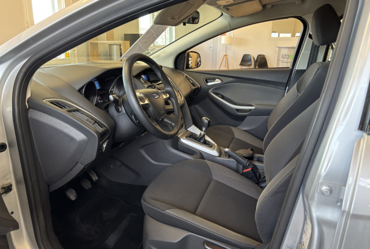 Ford Focus 1.0 SCTI ECOBOOST 125 TREND / SUIVI COMPLET FORD / KIT DISTRIBUTION NEUF/ 1ERE MAIN 