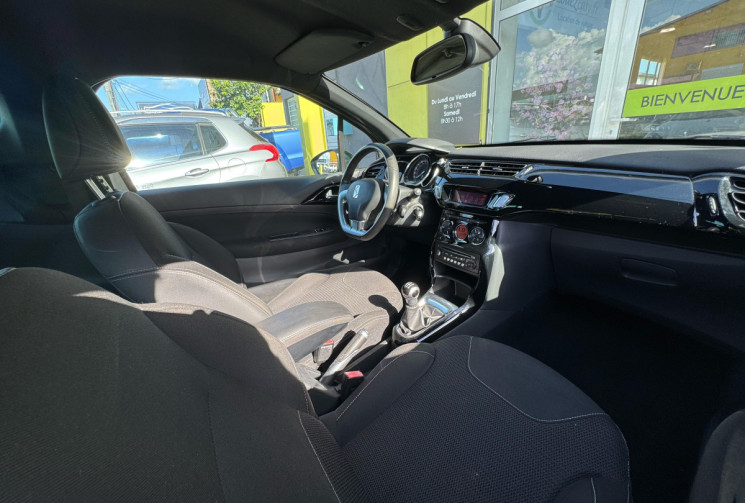 DS DS 3 Phase 2 1.2 VTi PureTech 12V 82 cv So Chic // Très peu kilométré // Courroie de distri neuve