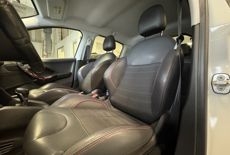Peugeot 208 GT LINE 110ch BOITE AUTOMATIQUE !!!