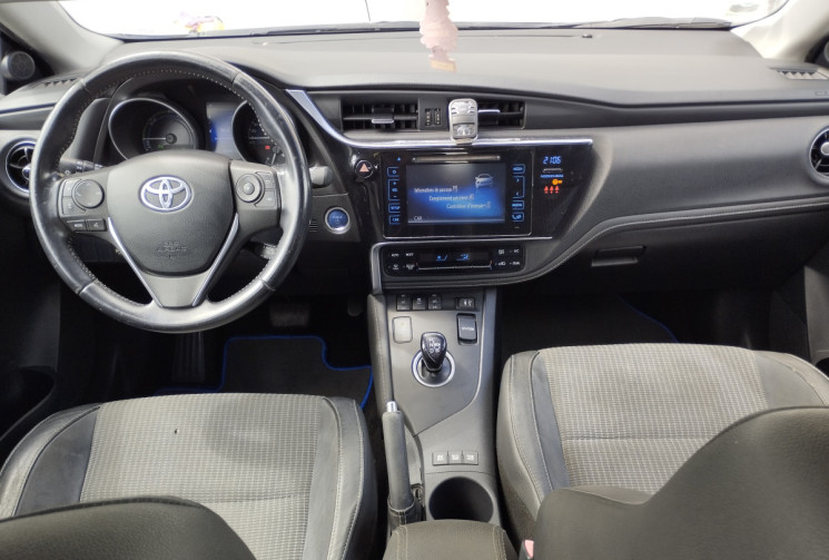 Toyota AURIS 1.8 HSD 136 EXECUTIVE BVA